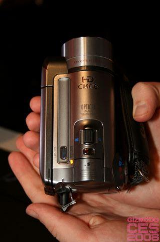 Illustration for article titled Canon's HD Vixia HF10 and HF100 Need No Tape